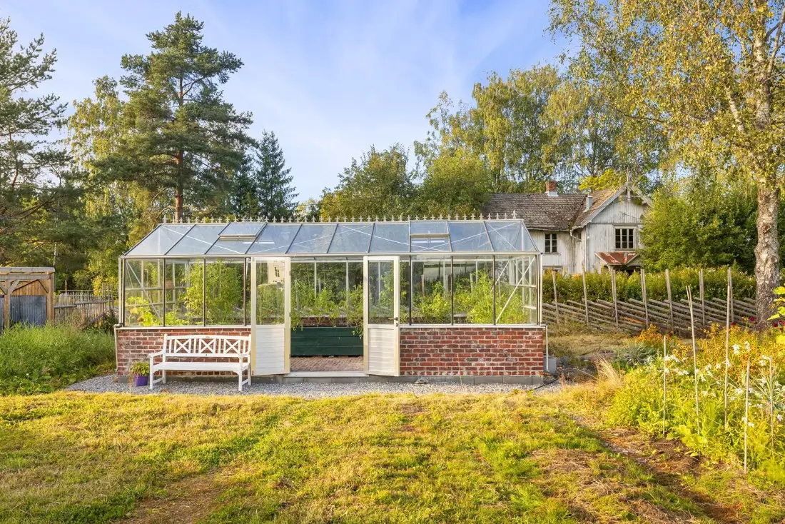 small-farm-swimming-pool-guest-house-1-house-north-of-oslo-nordbu