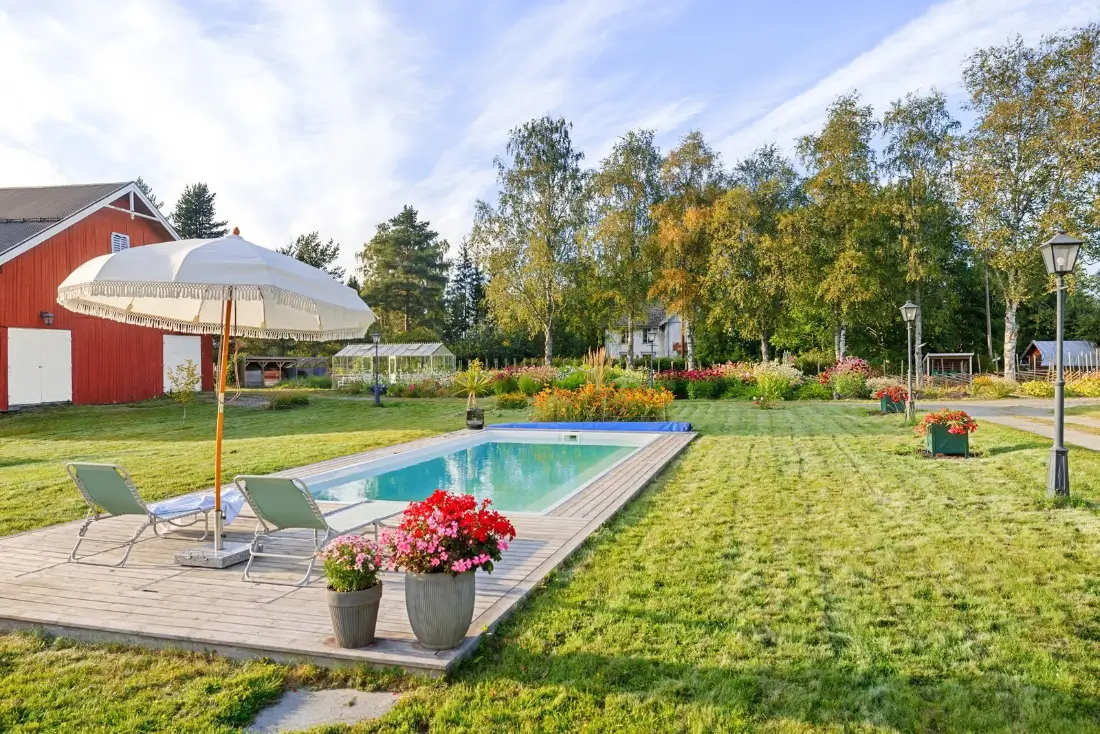 small-farm-swimming-pool-guest-house-1-house-north-of-oslo-nordbu