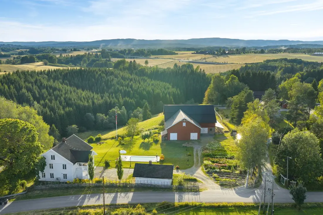 small-farm-swimming-pool-guest-house-1-house-north-of-oslo-nordbu