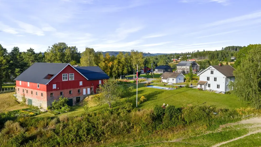 small-farm-swimming-pool-guest-house-1-house-north-of-oslo-nordbu