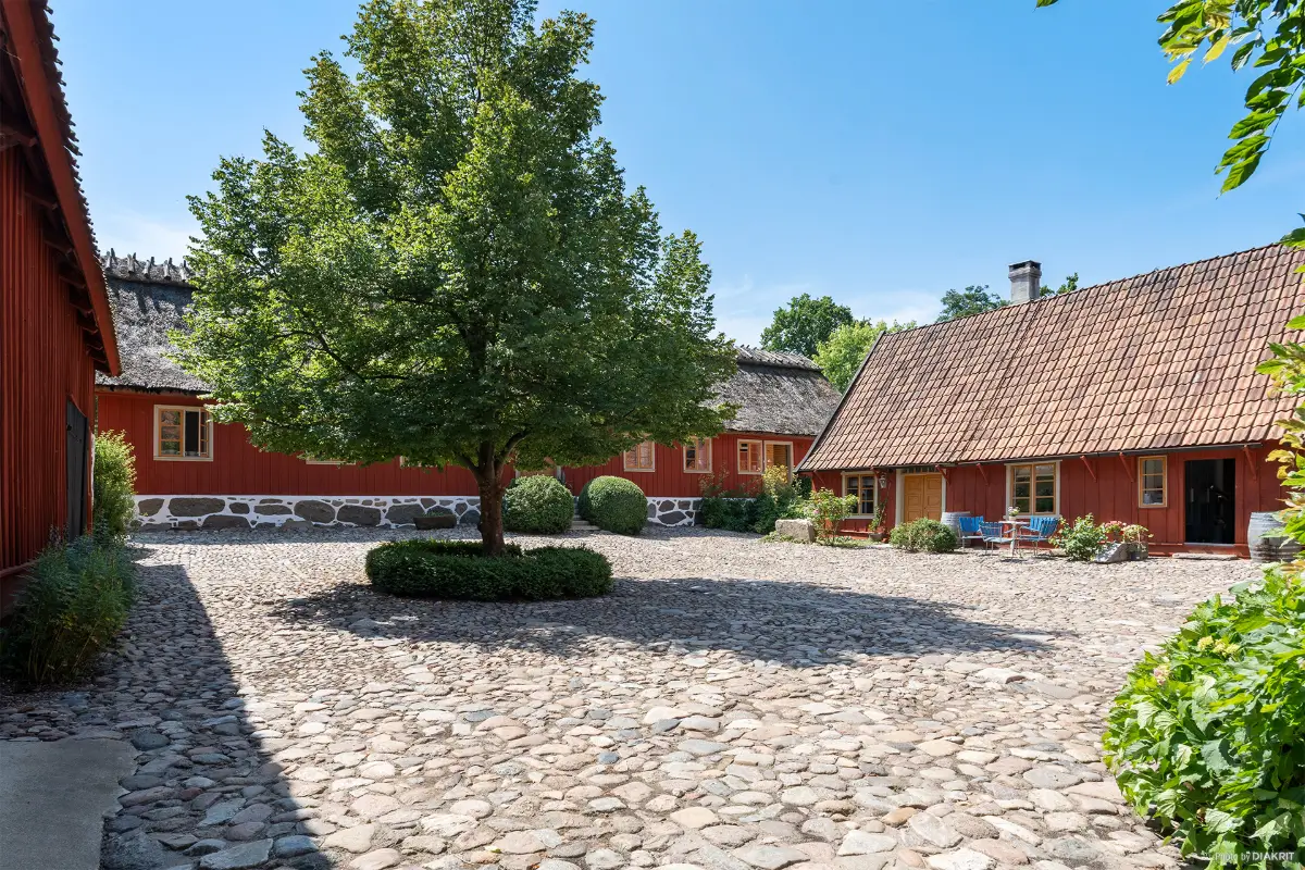 19th-century-red-Skane-farmhouse-nordbu