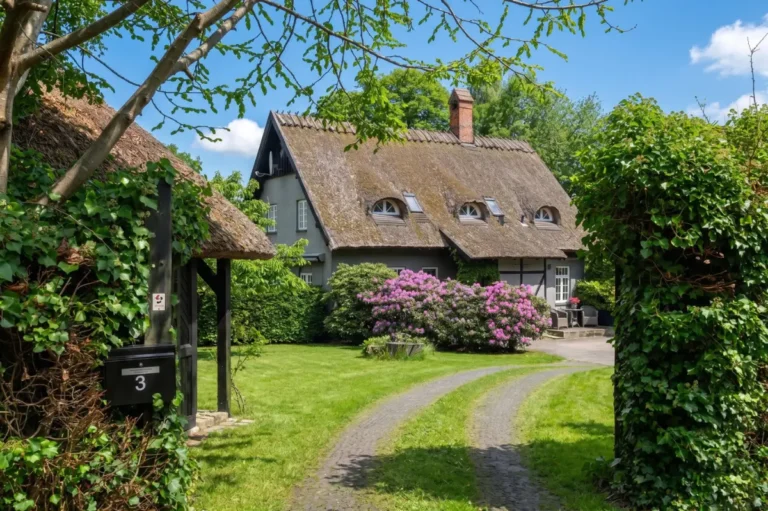 early-20th-century-thatched-villa-north-of-copenhagen-nordbu