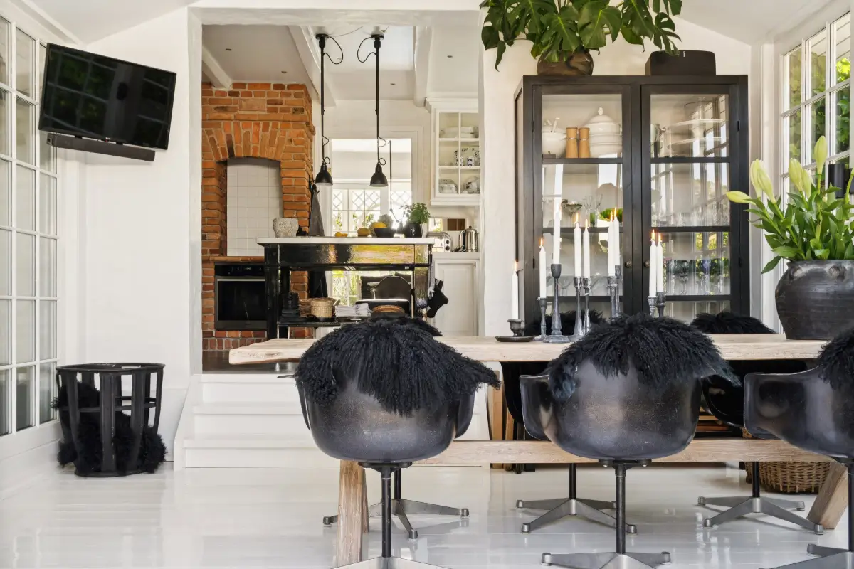 monochrome-scandinavian-interiors-villa-danish-seaside-town-nordbu