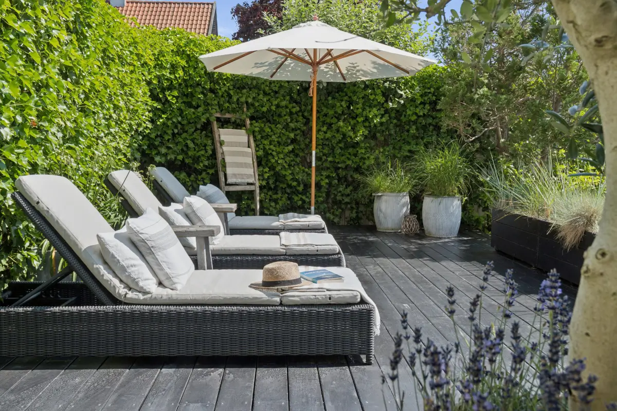 monochrome-scandinavian-interiors-villa-danish-seaside-town-nordbu