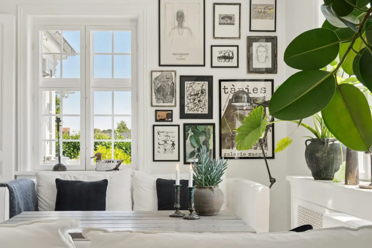 monochrome-scandinavian-interiors-villa-danish-seaside-town-nordbu